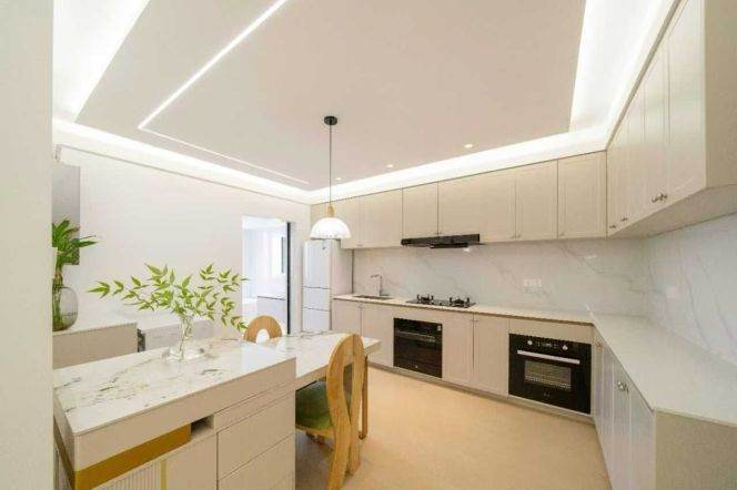 nice 2brs apartment in changping rd area