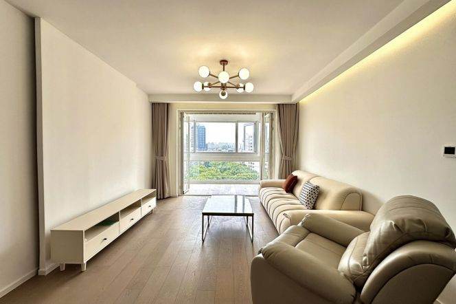 3 Brs, 2 Baths, Floor Heating/Central ac/Gym/Swimming pool, 140 sqm @ Hongbaoshi metro L10
