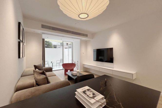 Spacious 1br with private yard close to Shuicheng Station,Line 10