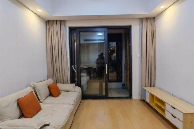 High floor 1 br next NYU shanghai, 3 mins walking to L 6/8/11 Oriental sports center st.