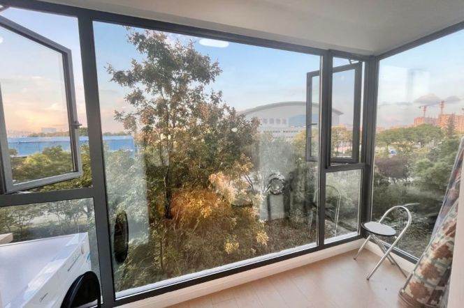 Line2 good price 2BR /  Spacious / Bright / Modern/ Quiet /  elevator