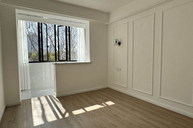 Good deal 1Br 1Lvr  /Jiangsu rd M2&11 /Balcony +great sunshine