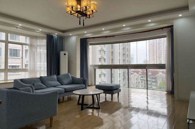 Jiangsu rd  Bright 2brs  / Spacious /Modern/ Quiet /  elevator