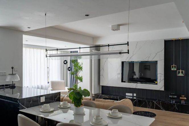 Xintiandi/Madang Rd metro/3br2bt/central AC/wall heat/oven/tennis court/balcony