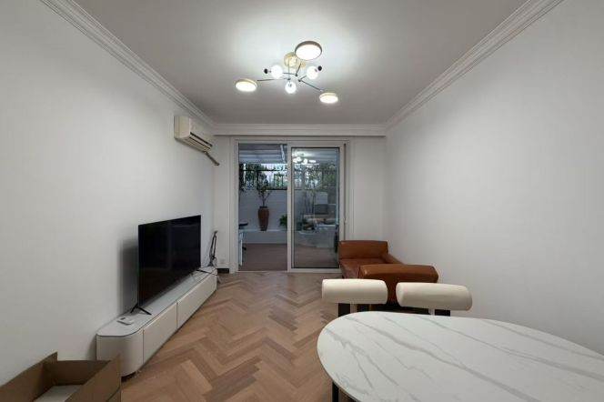 Nice 1BR with yard Changle Rd Changshu Rd 9k