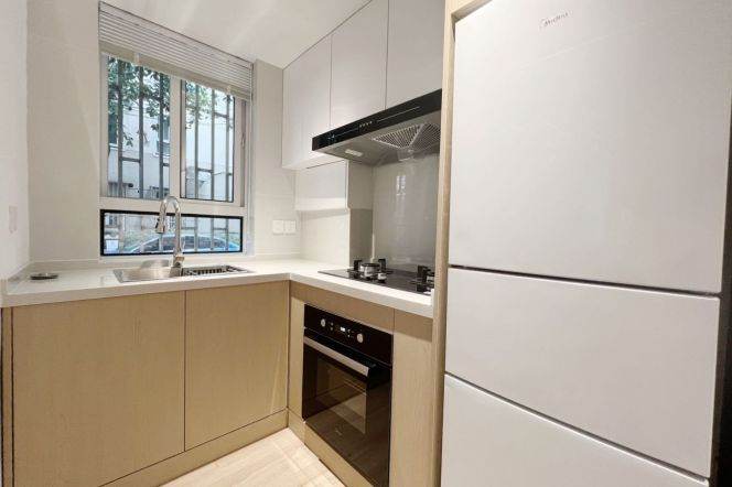 Spacious 1br with private yard close to Shuicheng Station,Line 10