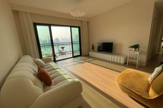modern big 3brs floor heating open balcony nice view beside Huang pu river and IFC 