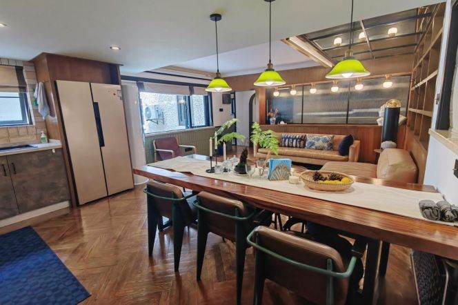 Unique Historical building 2 br with 2 baths in City Center.L 13 Milddle HuaiHai Rd st.