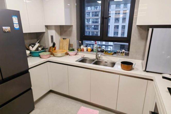 Nice compound 4 br with floor heating,easy to NYU shangai ,L 8 LingZhaoXinCun St.