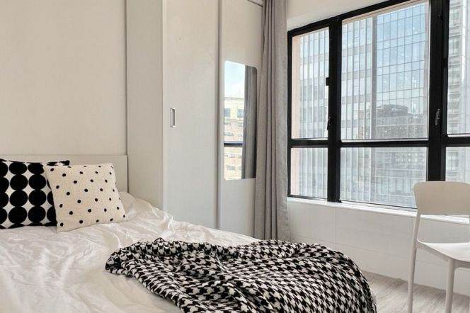 Bright room near Hanzhong rd,shanghai railway station,long/short lease 