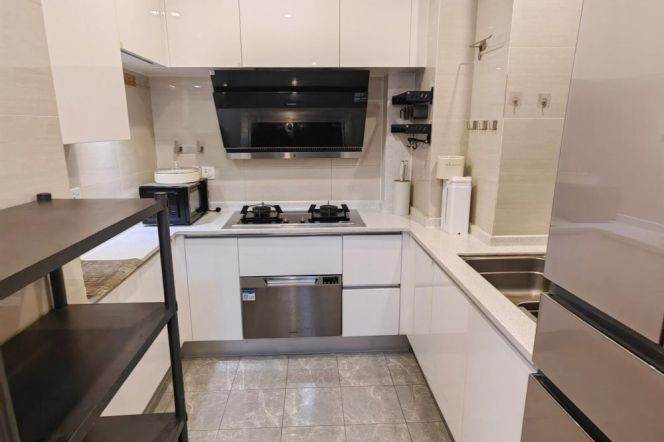 High floor 1 br next NYU shanghai, 3 mins walking to L 6/8/11 Oriental sports center st.