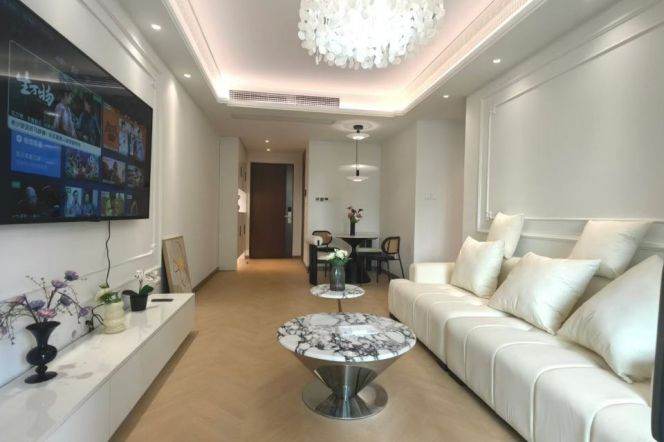 Sunny 3bedrooms  Apt+heating+central AC @ Line1 SH Circle World 