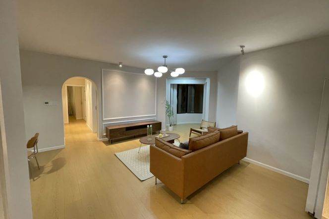 Xujiahui 3brs 2baths floor heating&oven dishwasher  /  Spacious / Bright / Modern/ Quiet /  elevator