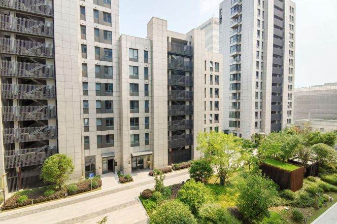 Popular compound 1 br with big open balcony in QianTan. easy to L6/8/11 Oriental sports center st.