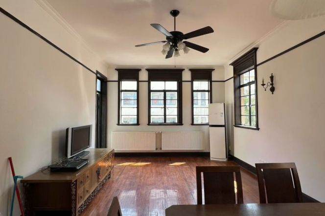 3 Brs, 2 Baths with Open Balcony, Wall Heating, Dish washer, 150 sqm @ Shanghai Library L10