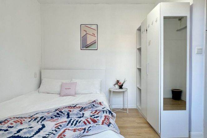 Cozy room near West Nanjing rd,close to ESSCA,international roommates 