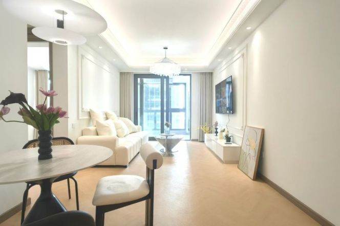 Sunny 3bedrooms  Apt+heating+central AC @ Line1 SH Circle World 