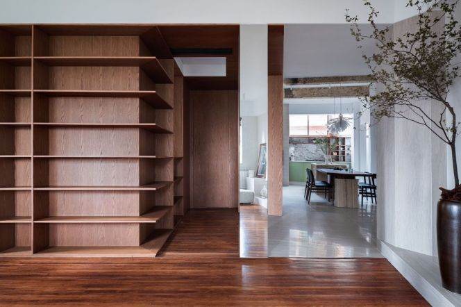 Timeless 2BR 2BR Old Apt next to Plaza 66/West Nanjing Rd