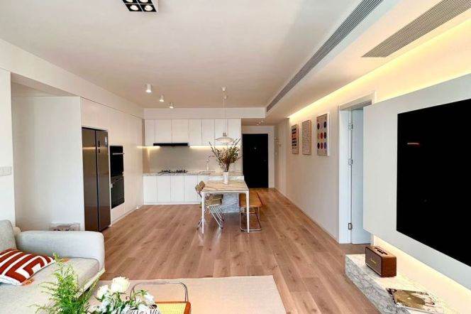 4 Brs, 2 Baths, Floor Heating/Central ac/Oven/Dish washer, 170 sqm @ People Square L2&8