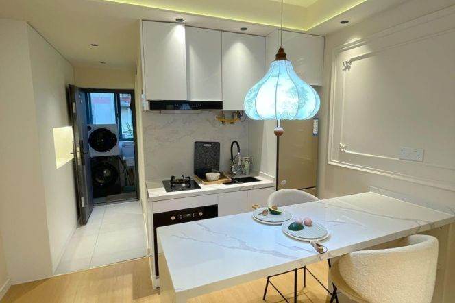 Spacious & Modern 1 br in ChangNing. easy to L 2/11 JiangSu Rd S. 