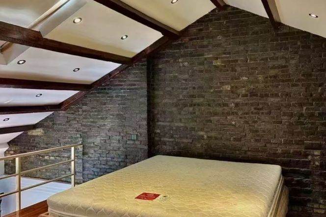 Green view 1br&2baths with balcony near Jiangsu Road