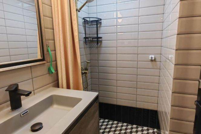 Unique Historical building 2 br with 2 baths in City Center.L 13 Milddle HuaiHai Rd st.