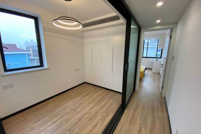 No lift Cozy 2Brm With Central AC Near Line 3/4/7 Zhenping Rd