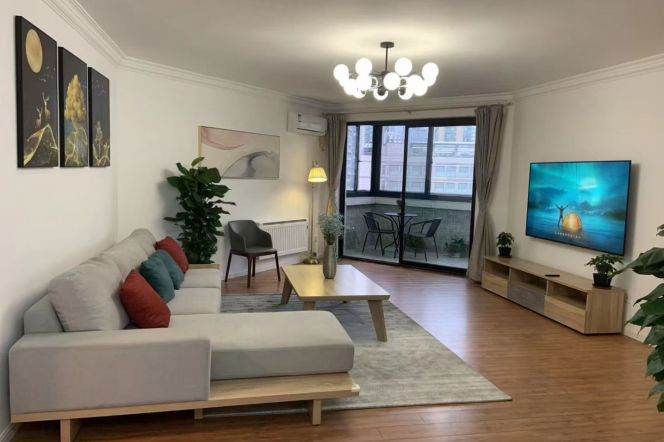 2 Brs, 2 Baths with Balcony, Wall Heating, 150 sqm @ West Nanjing metro L2