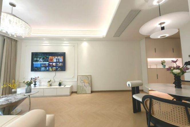 Sunny 3bedrooms  Apt+heating+central AC @ Line1 SH Circle World 