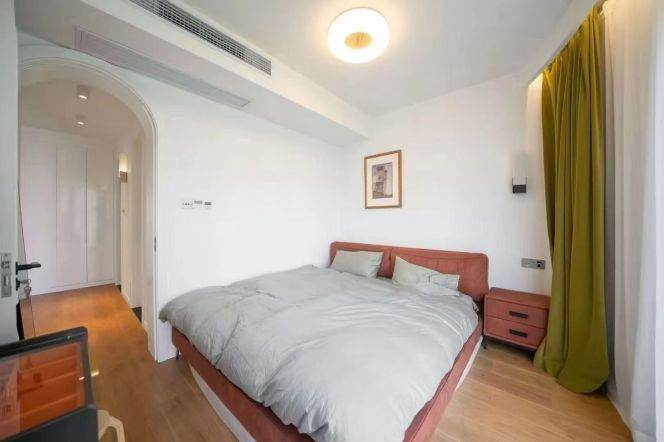 Yanping Road - modern 1bed - elevator- well maintained- line 2/7/14 jing’an temple 