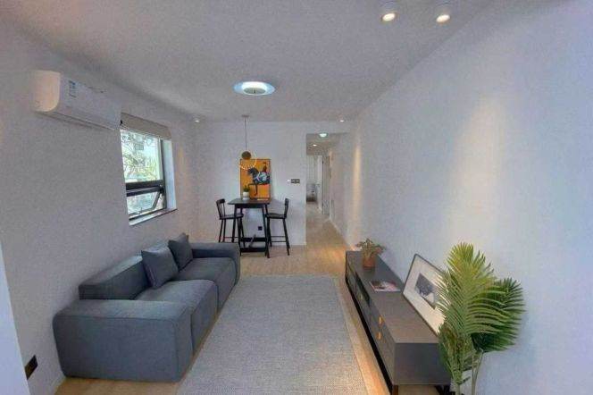 Changping rd/modern 1br 2lr/big living room/floor heating/nice location@L7