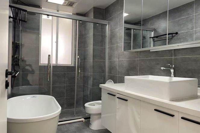 Jiangsu rd  Bright 2brs  / Spacious /Modern/ Quiet /  elevator