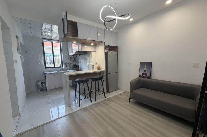 Bright & Good price 1 br in ChangNing , 7 min to L 2/11 JiangSu Rd St.