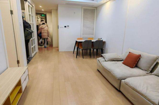 High floor 1 br next NYU shanghai, 3 mins walking to L 6/8/11 Oriental sports center st.