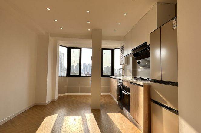 Spacious 1Br 80Sqm +Elevator +Great sunshine | Jiangsu rd Mt L2/11 | 12.9K