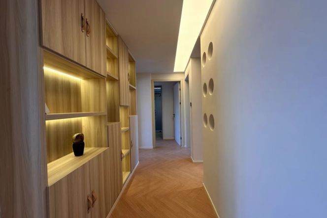 Modern 3br apt close to Longbaixincun station,Line 10,Nr Mixc