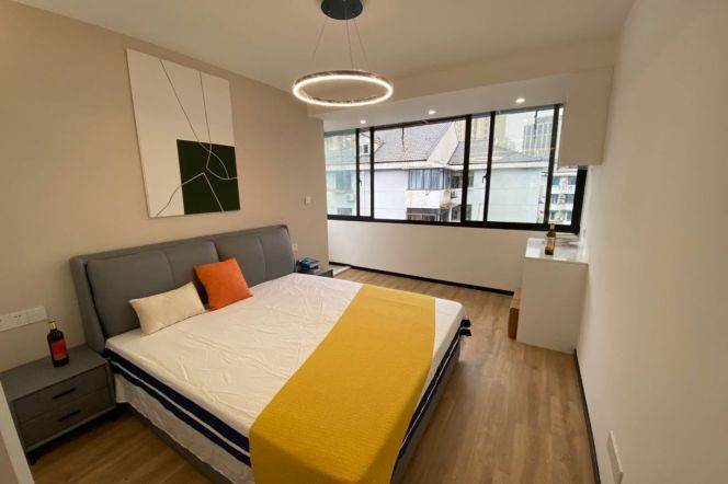 No lift Cozy 2Brm With Central AC Near Line 3/4/7 Zhenping Rd