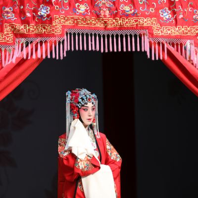 Peking Opera: The Jewelry Purse