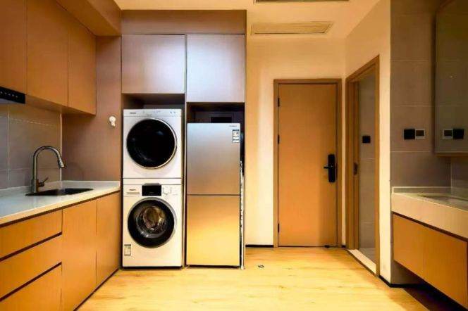 Featured Studio Clean Building and Stairs@IAPM