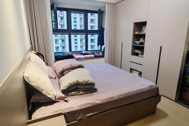 Nice compound 4 br with floor heating,easy to NYU shangai ,L 8 LingZhaoXinCun St.