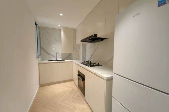 High floor 2Brs  Apt+heating+central AC+Oven@Zhongshan Park