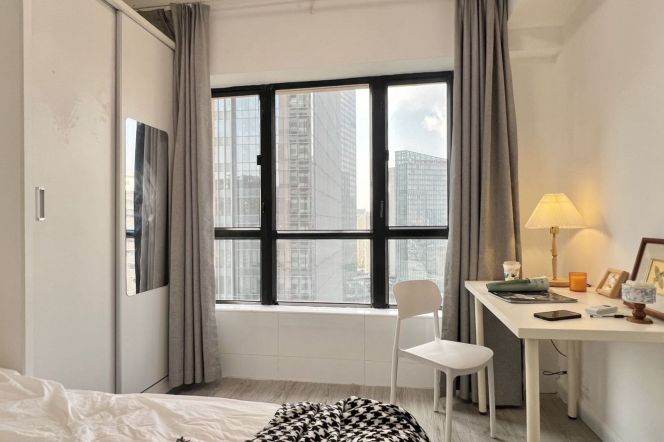 Bright room near Hanzhong rd,shanghai railway station,long/short lease 