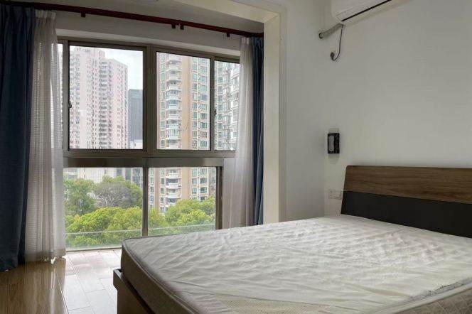 Jiangsu rd  Bright 2brs  / Spacious /Modern/ Quiet /  elevator