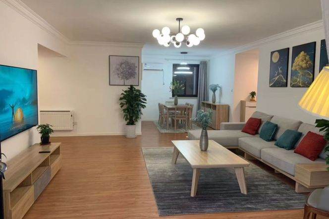 2 Brs, 2 Baths with Balcony, Wall Heating, 150 sqm @ West Nanjing metro L2