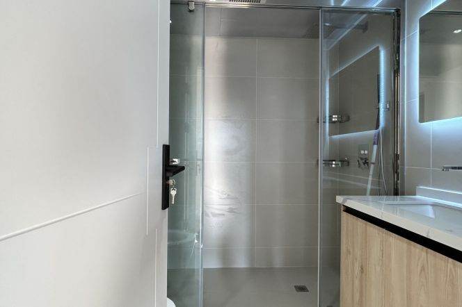 Spacious 1Br 80Sqm +Elevator +Great sunshine | Jiangsu rd Mt L2/11 | 12.9K