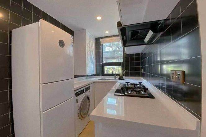 Changping rd/modern 1br 2lr/big living room/floor heating/nice location@L7