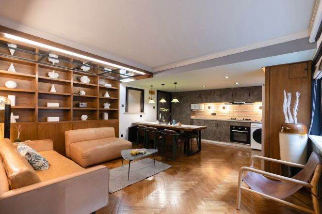 Historical building 2br-2bath,near iapm,Middle Huaihai Road