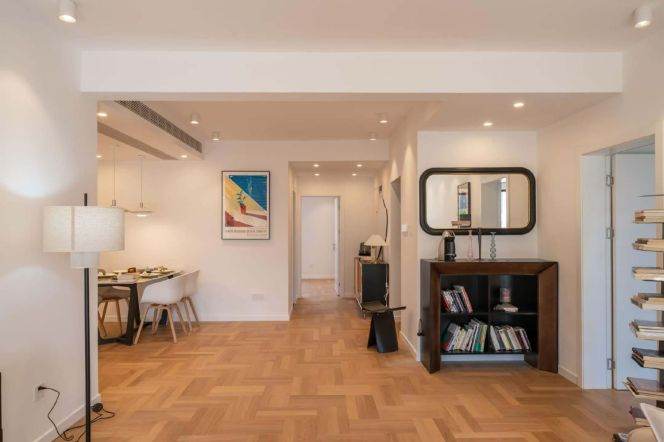 3 Brs, 2 Baths with Open Balcony, Floor Heating, Central ac, Oven, 150 sqm @ Hanzhong metro L12