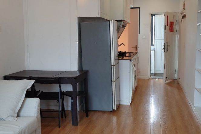 Redecorated 1Br with Balcony @Iapm