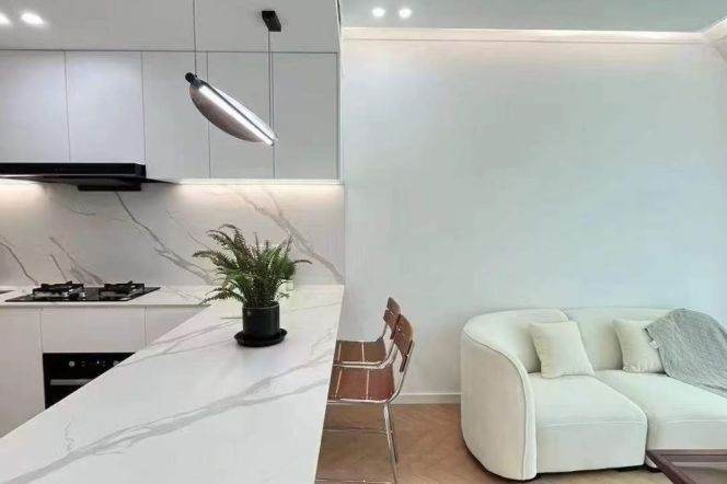 historical building-1bed 90sqm /balcony/ quiet unit @ line 2/12/14 jing’an temple 